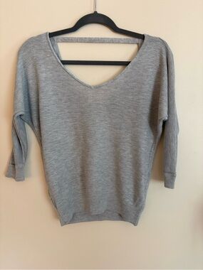 Express Light Gray V-Neck Ribbed Knit Sweater